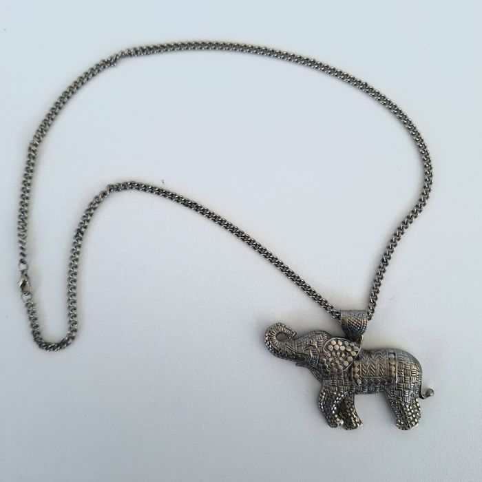 Łańcuszek z wisiorkiem "słoń". Warszawa