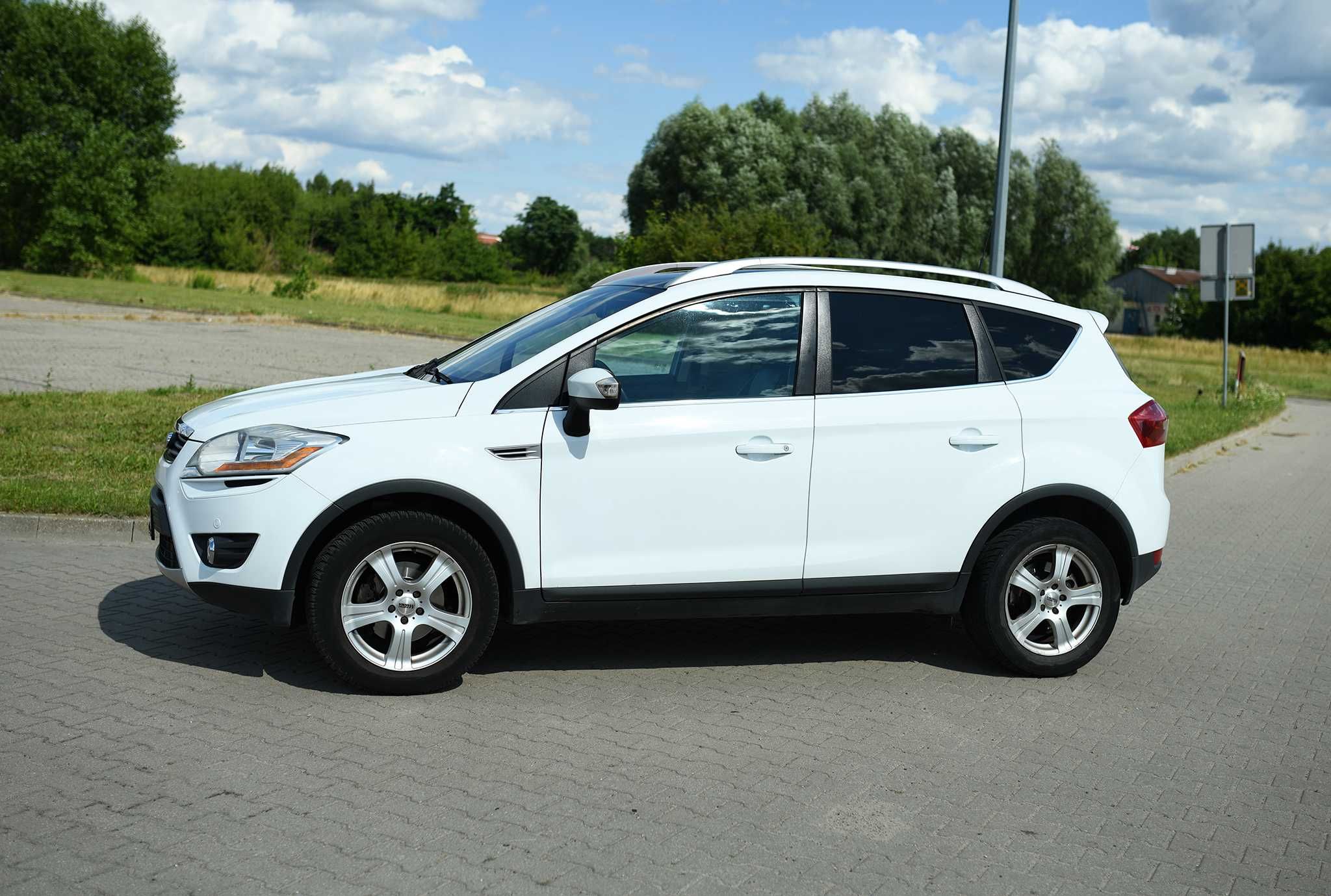 Ford Kuga Titanium 4x4 panorama