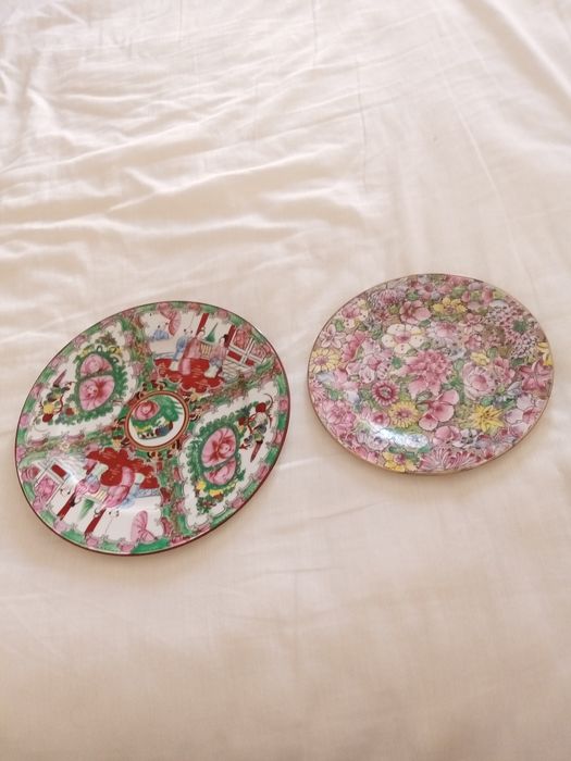 Dois pratos decorativos motivos chinês fabricados em Macau