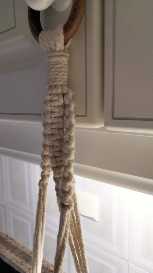 Suporte para vaso em macramé