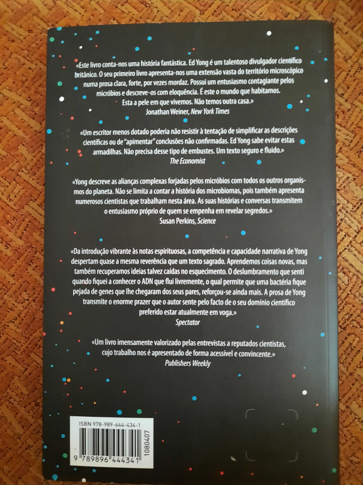 Nós, os micróbios  e uma visão alargada da vida