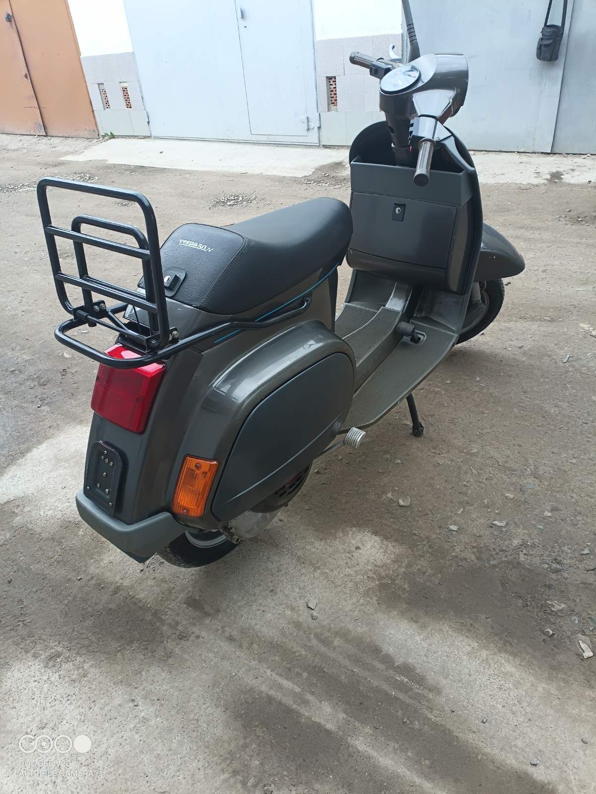 Мопед Vespa привезений з Італії