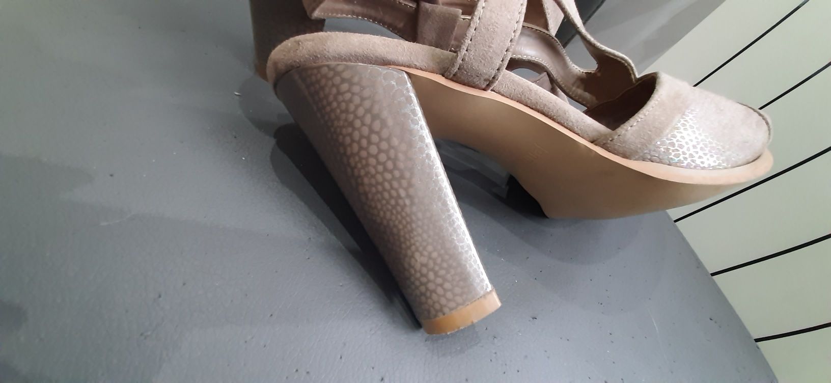 Buty obcasy 39 beżowe