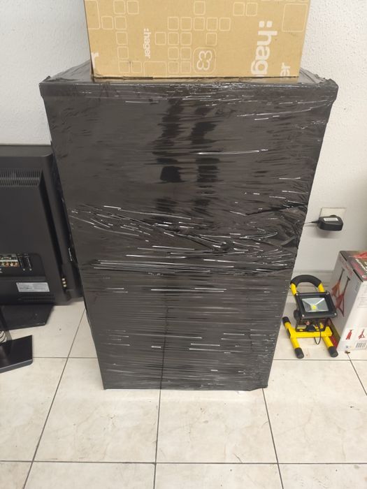 Frigorífico Beko - Dimensões Pequenas - Igual a Novo