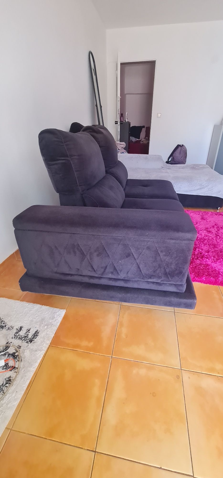 Estou a vender porque vau viver em Lisboa tenho que intregar a casa