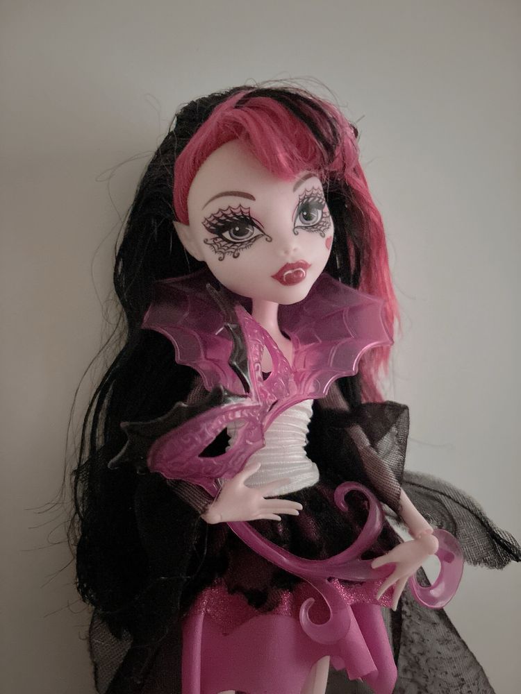 Монстер хай Дракулаура monster high