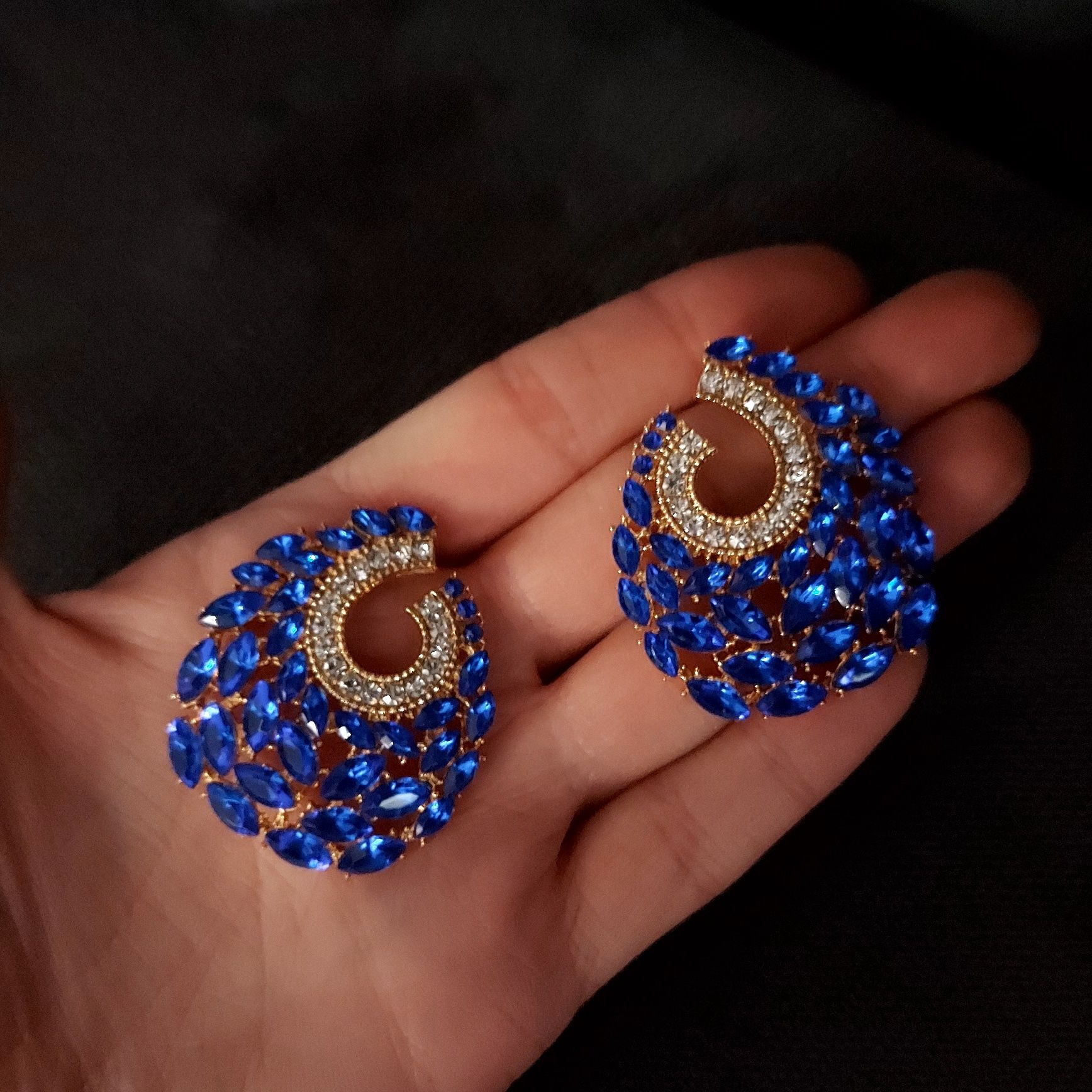 Kolczyków chabrowe niebieskie kryształki cyrkonie
