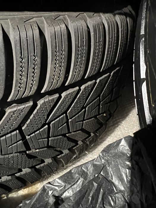 285/45/21 Hankook Winter I*Cept Evo3 X W330A 285/45 R21 113W