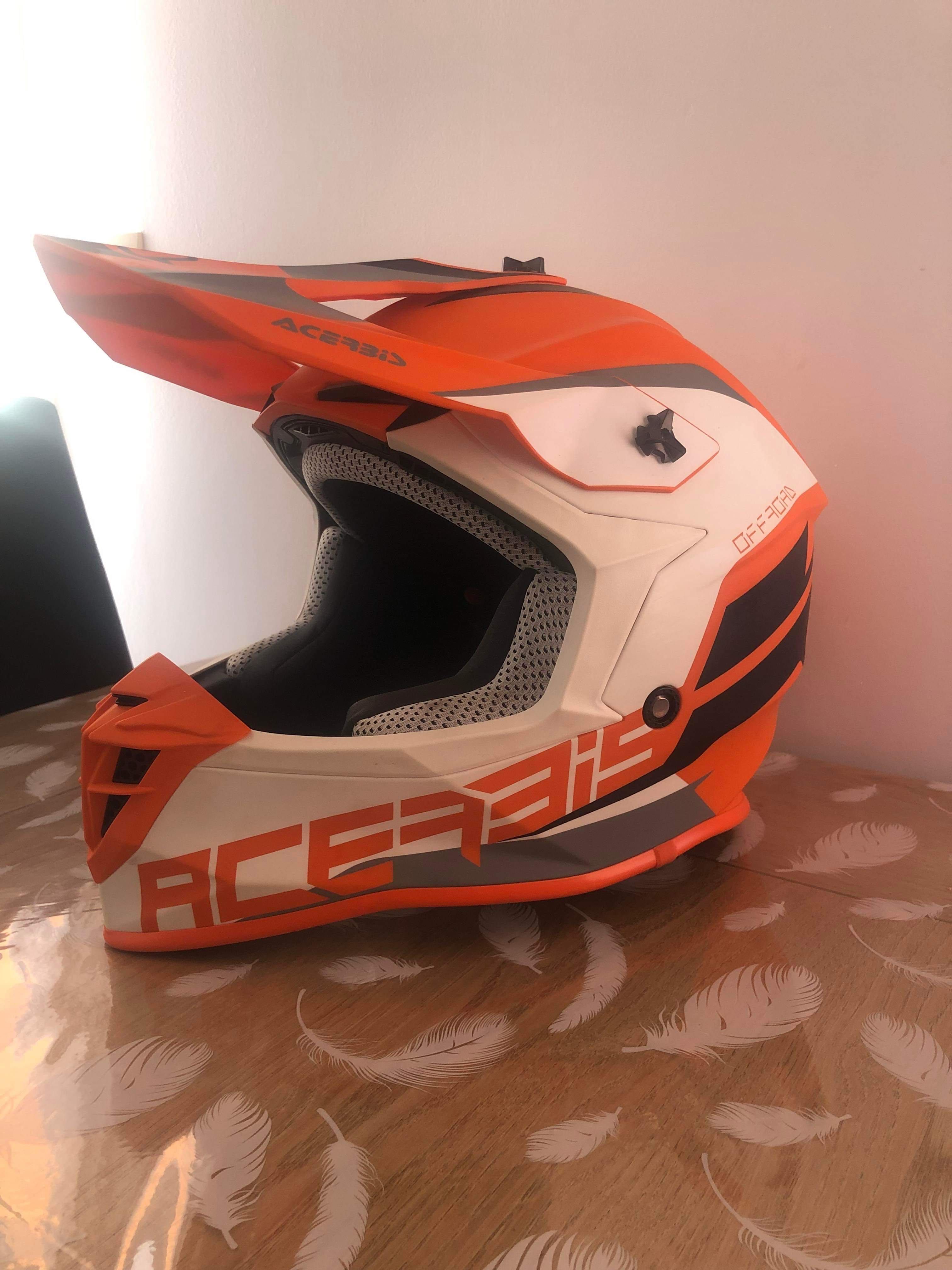 Capacete Acerbis com óculos