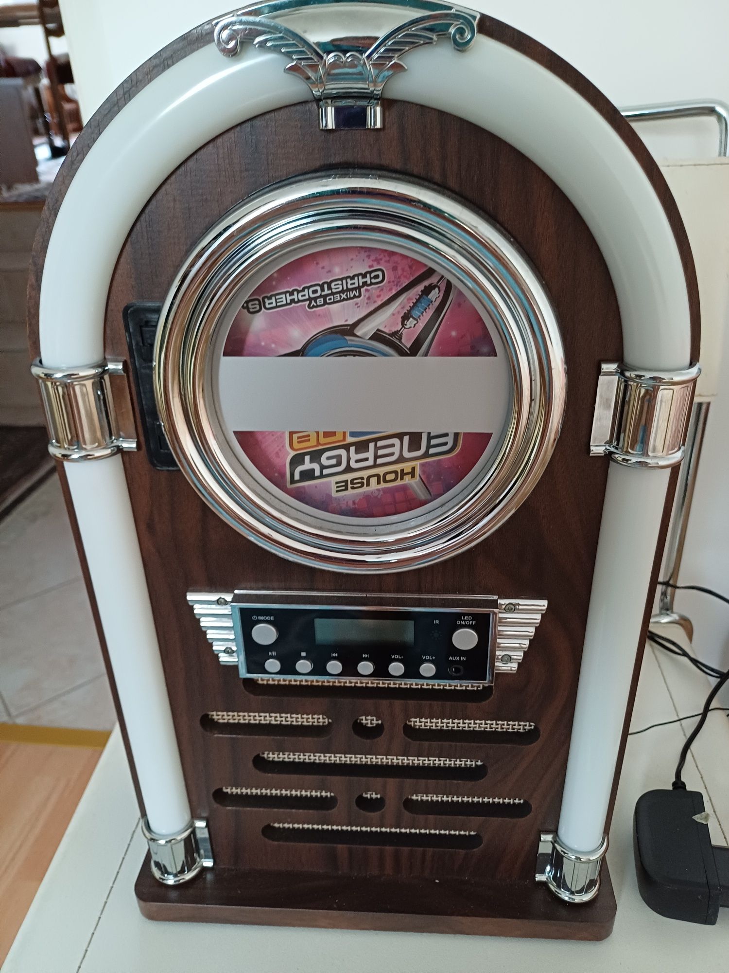Radio w drewnianej obudowie oraz CD