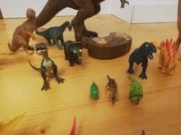Zestaw figurek dinozaurów +zestaw pieczątek z dinozaurami
