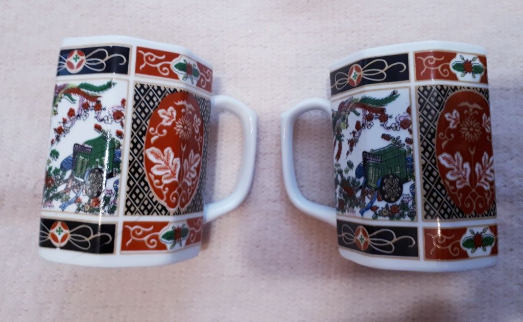 Zestaw dwóch orientalnych, porcelanowych kubków np na herbatę