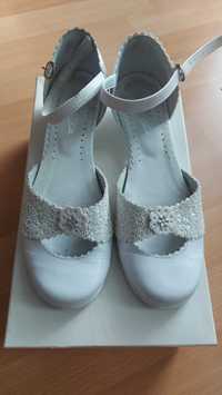 Buty komunijne dla dziewczynki rozm. 34 białe firmy Miko