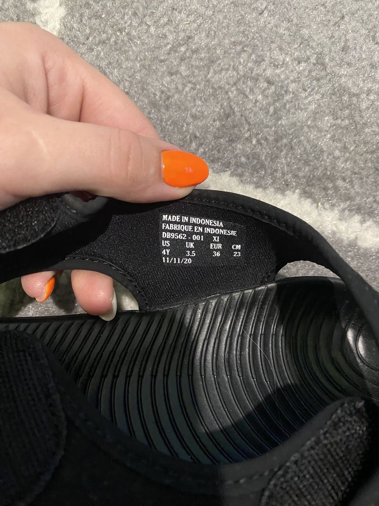 Босоніжки Nike