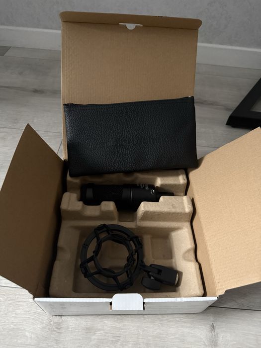 Продам студійний мікрофон Audio-Technica AT2035