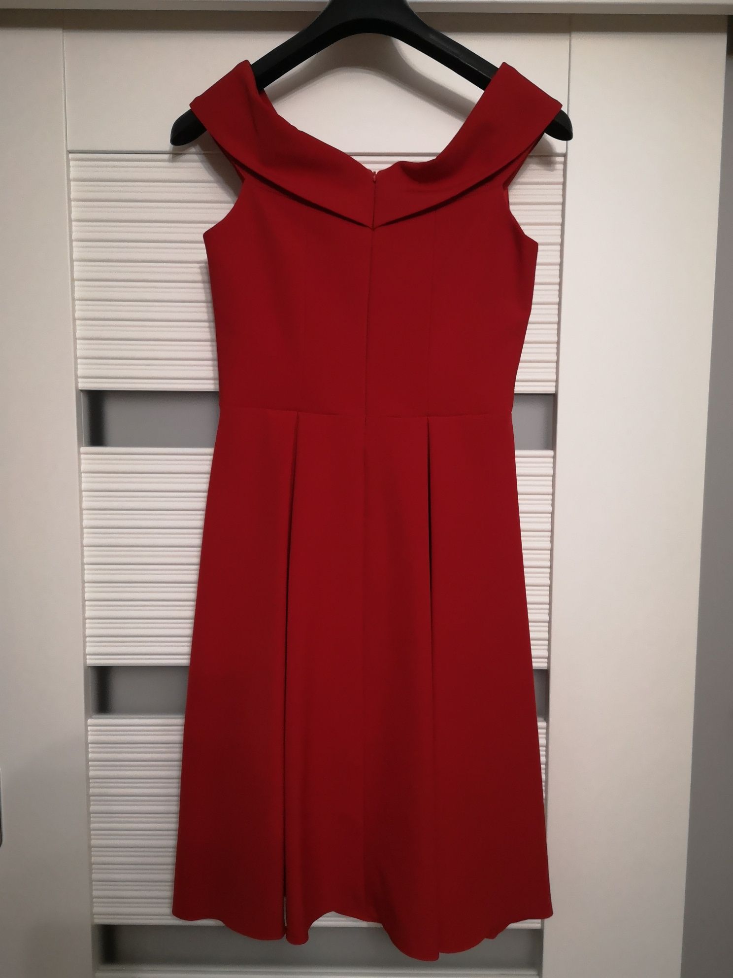 Czerwona sukienka na sylwestra, bal lub wesele