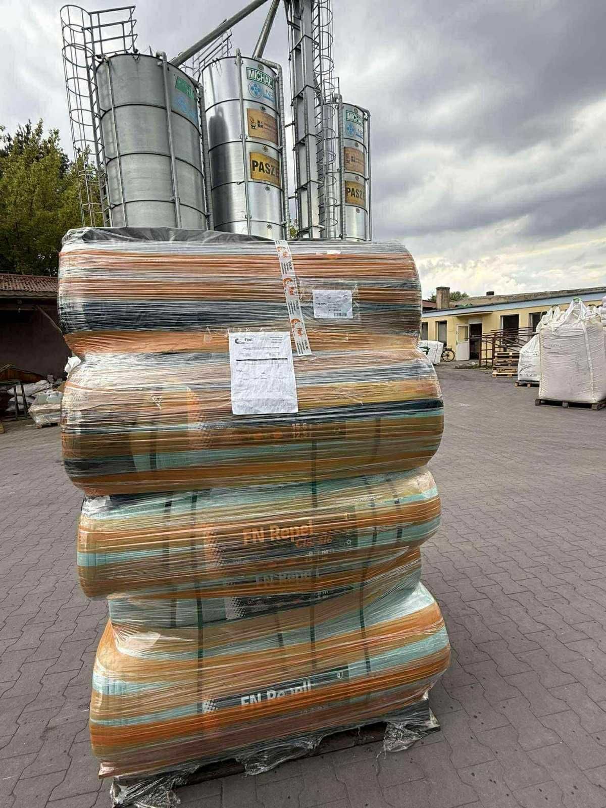 Flizy do słomy – trwałe i wytrzymałe okrycia na baloty