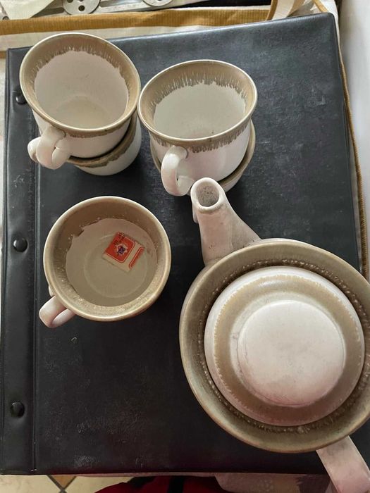 Porcelit filiżanki oraz dzbanek komplet