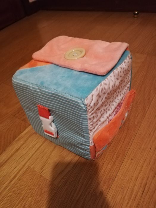 Cubo montessori para criança