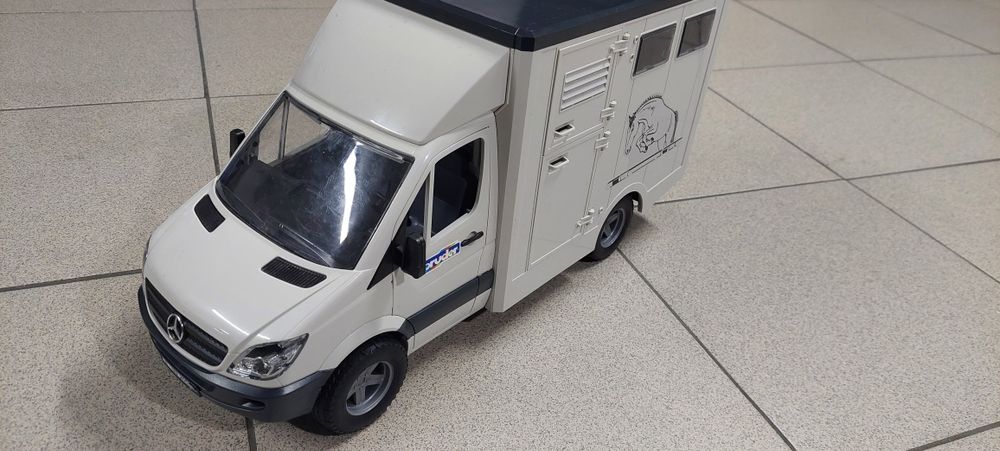 Bruder Mercedes Sprinter Koniowoz
