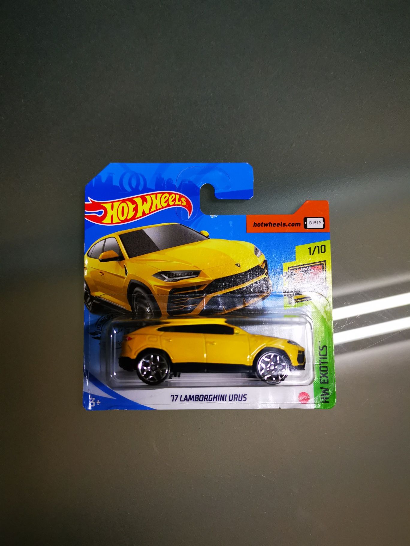 Lamborghini hot wheels novo com portes incluídos