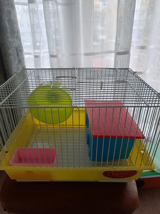 Продам клетку хомяку ( джонгарик) с шаром для бега бу