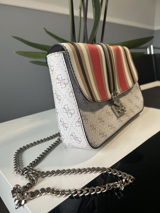 Torebka GUESS beżowa listonoszka, paski