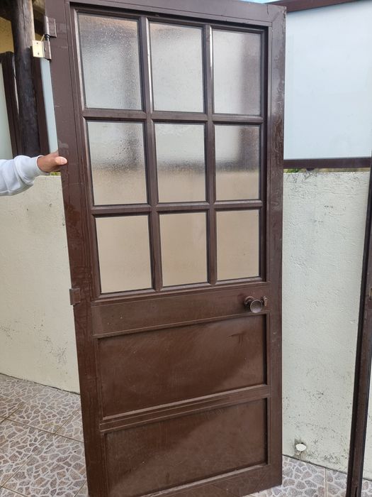 Porta alunio castanho