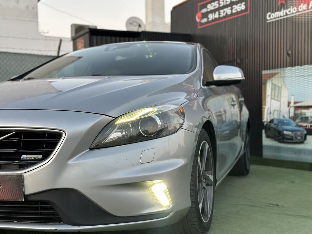 Volvo V40 1.6 D2 ‘ R-Design ‘  GARANTIA