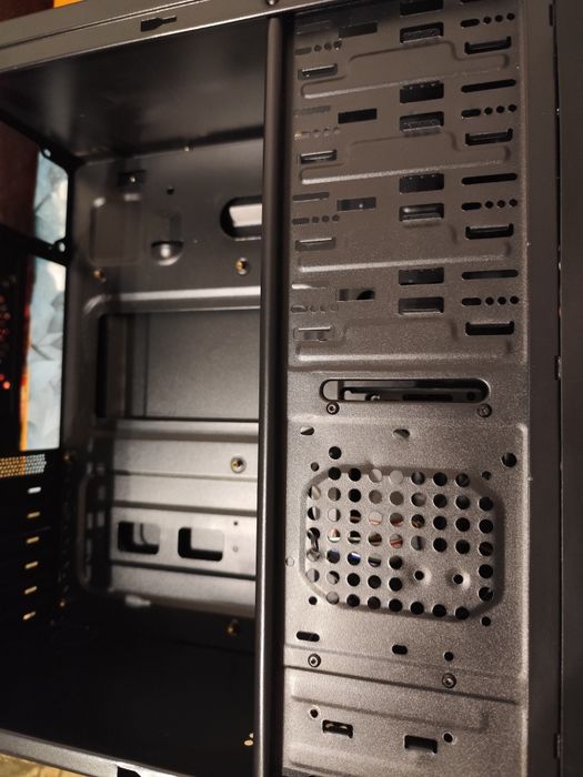 Корпус для ПК у гарному стані.