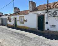 Vende-se Duas Moradias c/ Terreno