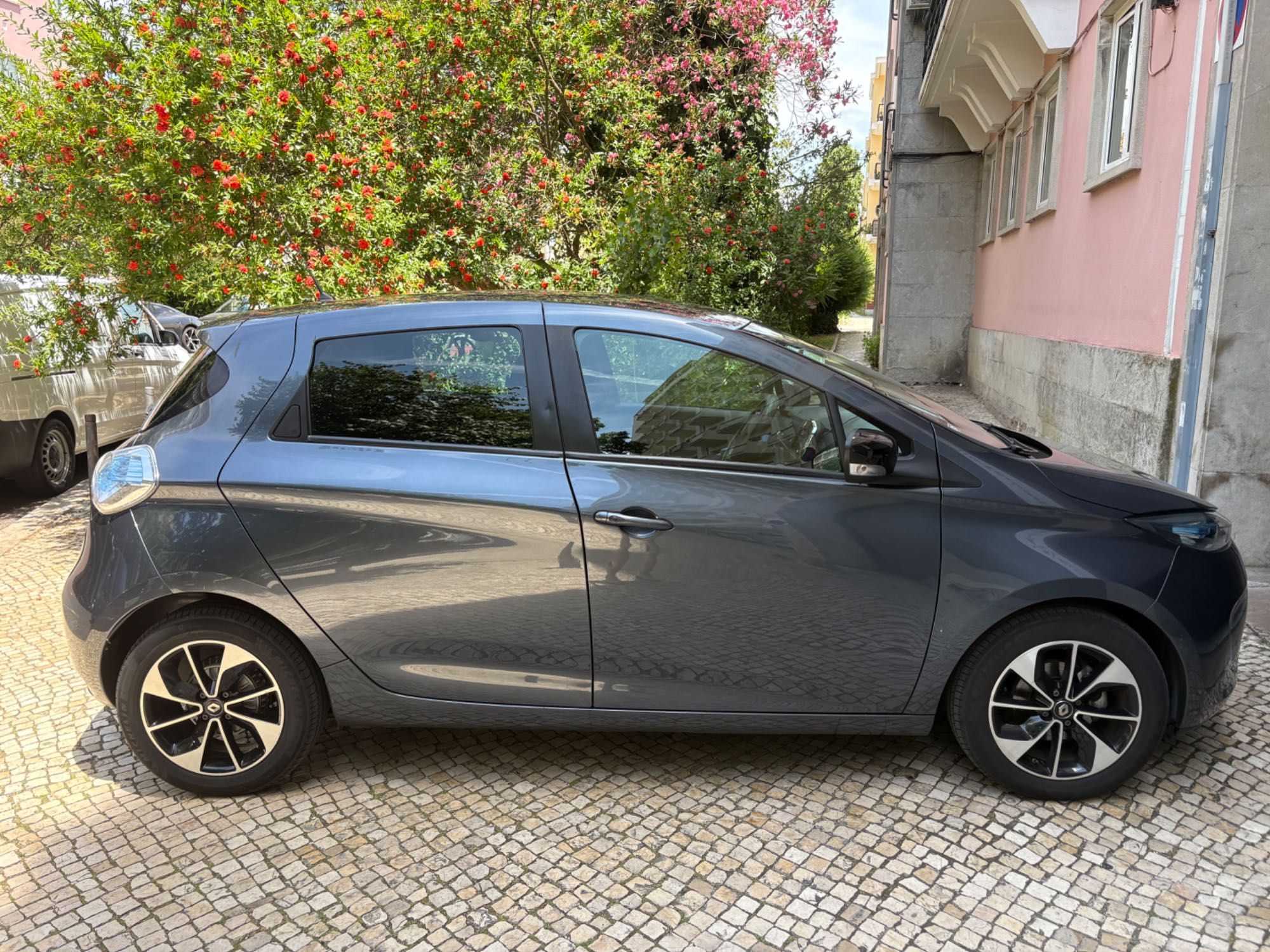 Renault Zoe (BFM_) Elétrico 109 cv / 80 kW