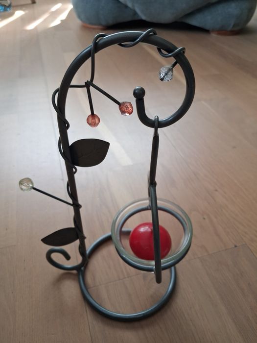 Świecznik metaloplastyka