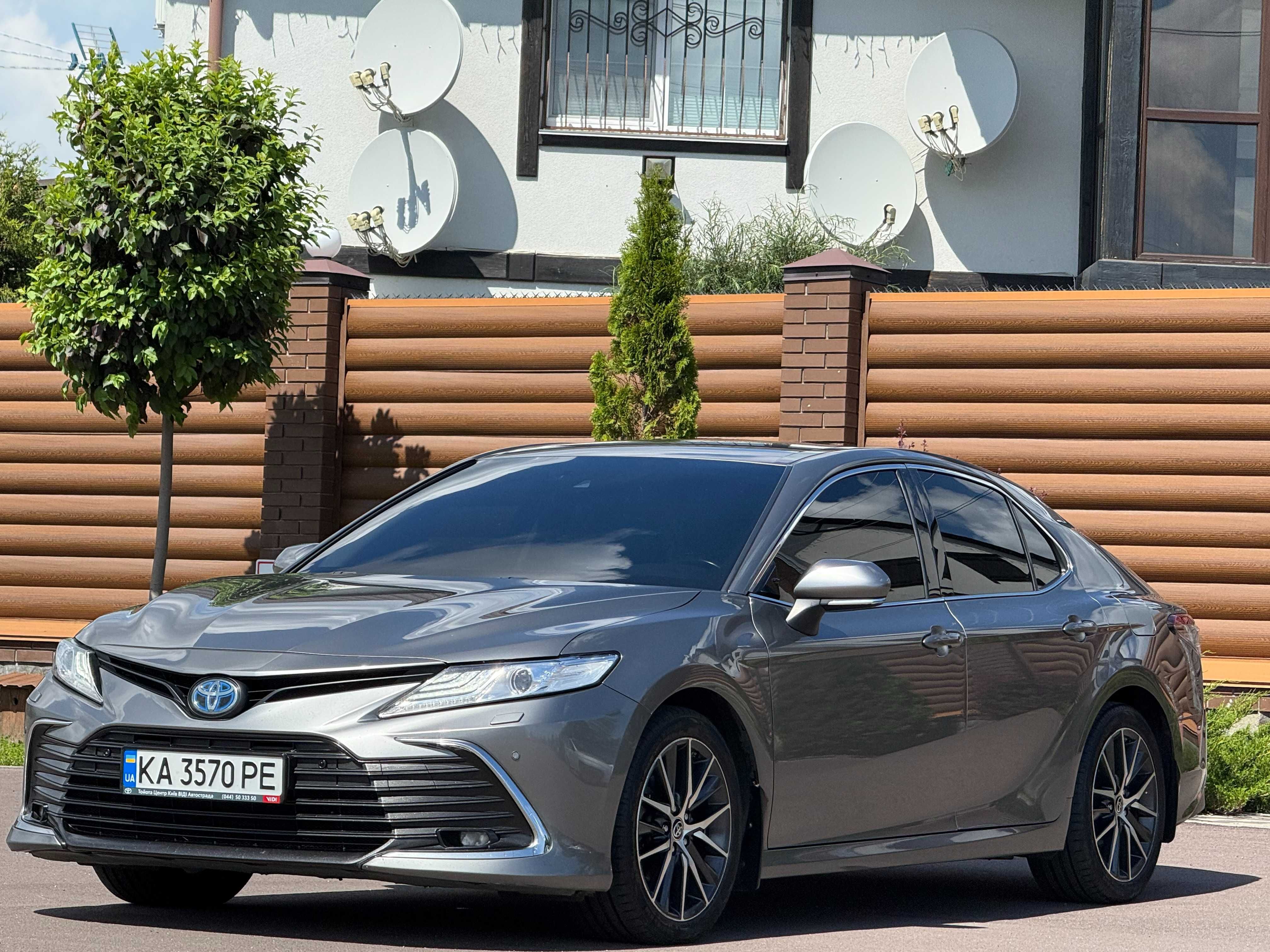 Toyota Camry 2021 Офіційна 2,5 Гібрид Гарний стан