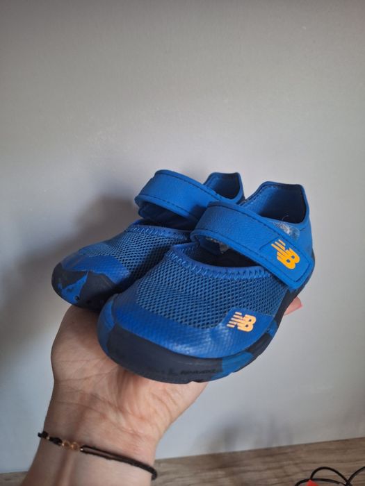 Kapcie. Sandaly, buciki new balance