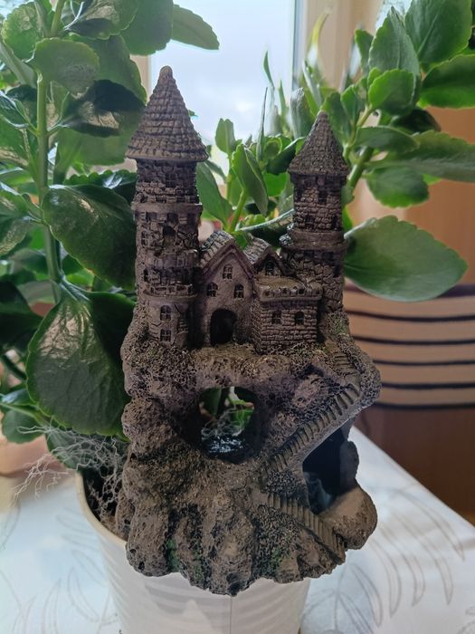 Sprzedam dwa zamki do akwarium