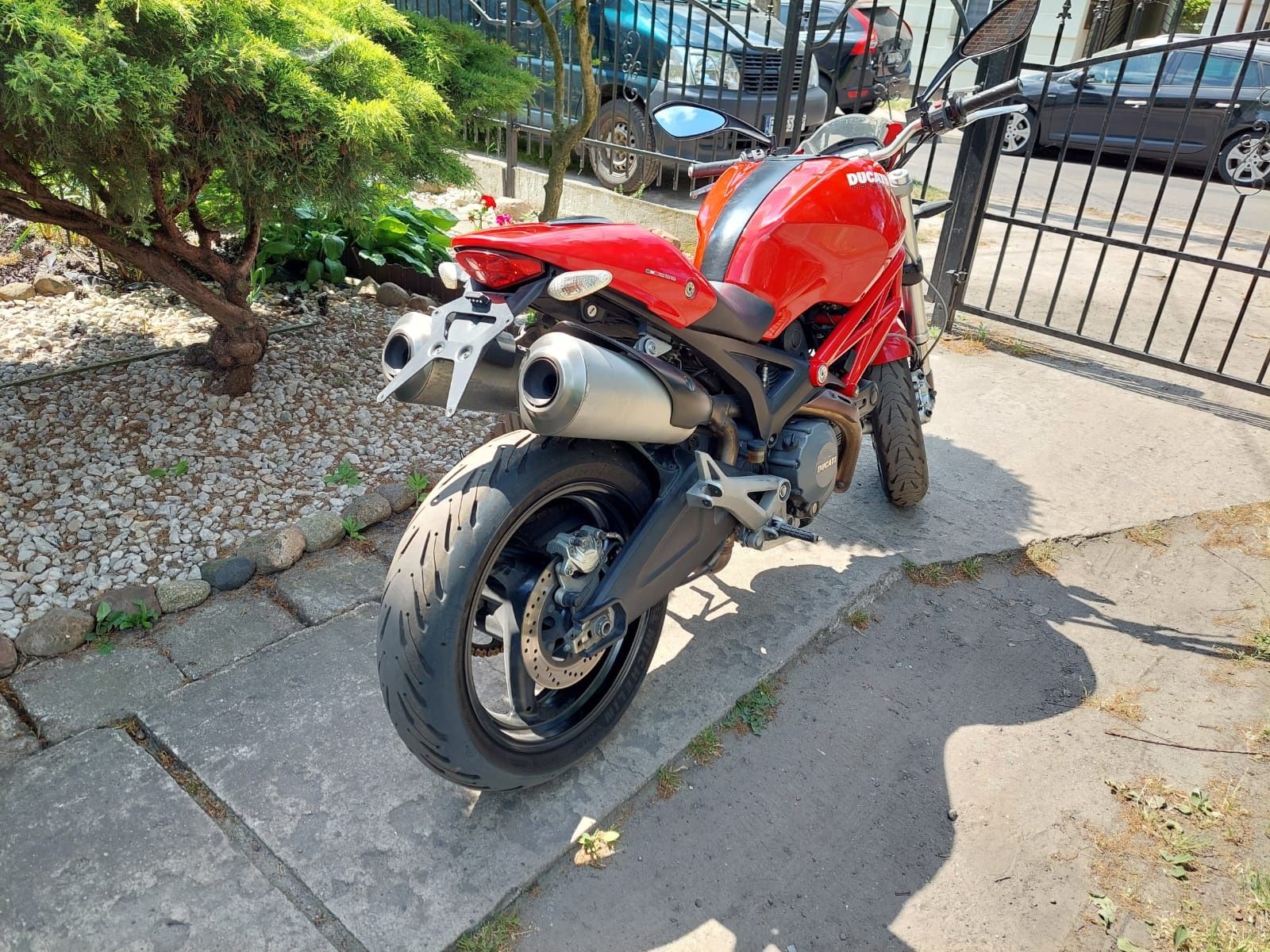 DUCATI Monster 696