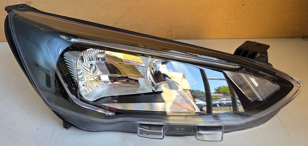 Lampa reflektor prawy przód FORD Focus MK4 LED