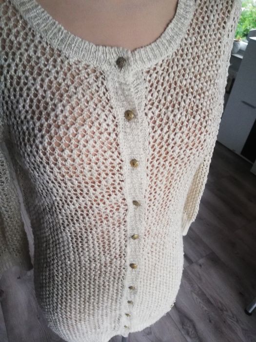 R. L Mohito beżowy sweterek ze złotą nitka