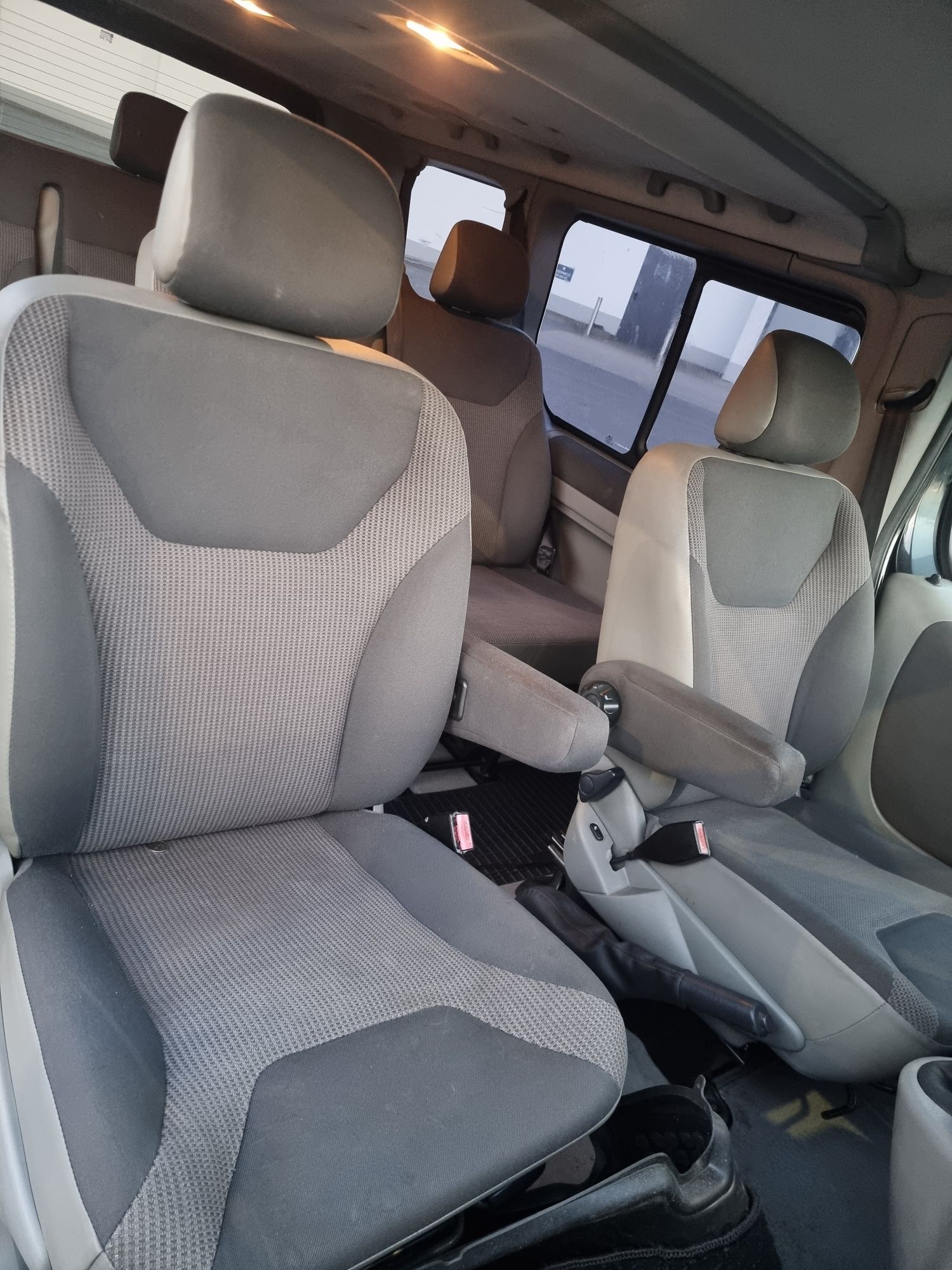 Opel vivaro 2.5 diesel Hak 8 miejsc tour