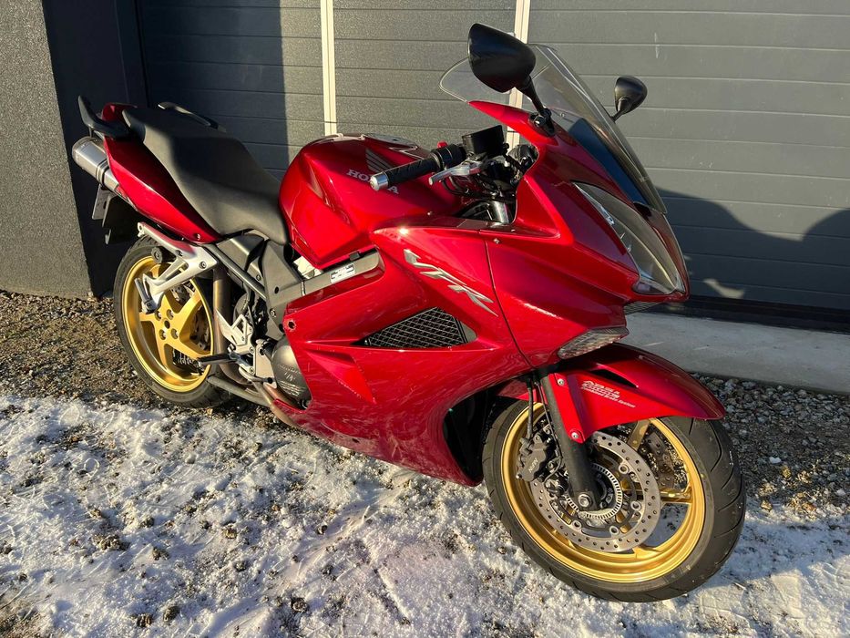 Honda vfr 800 13 rok