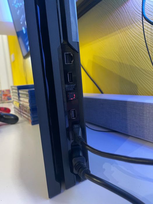 Sony PlayStation 4 PRO 1000gb в ідеальному стані на подарунок PS4