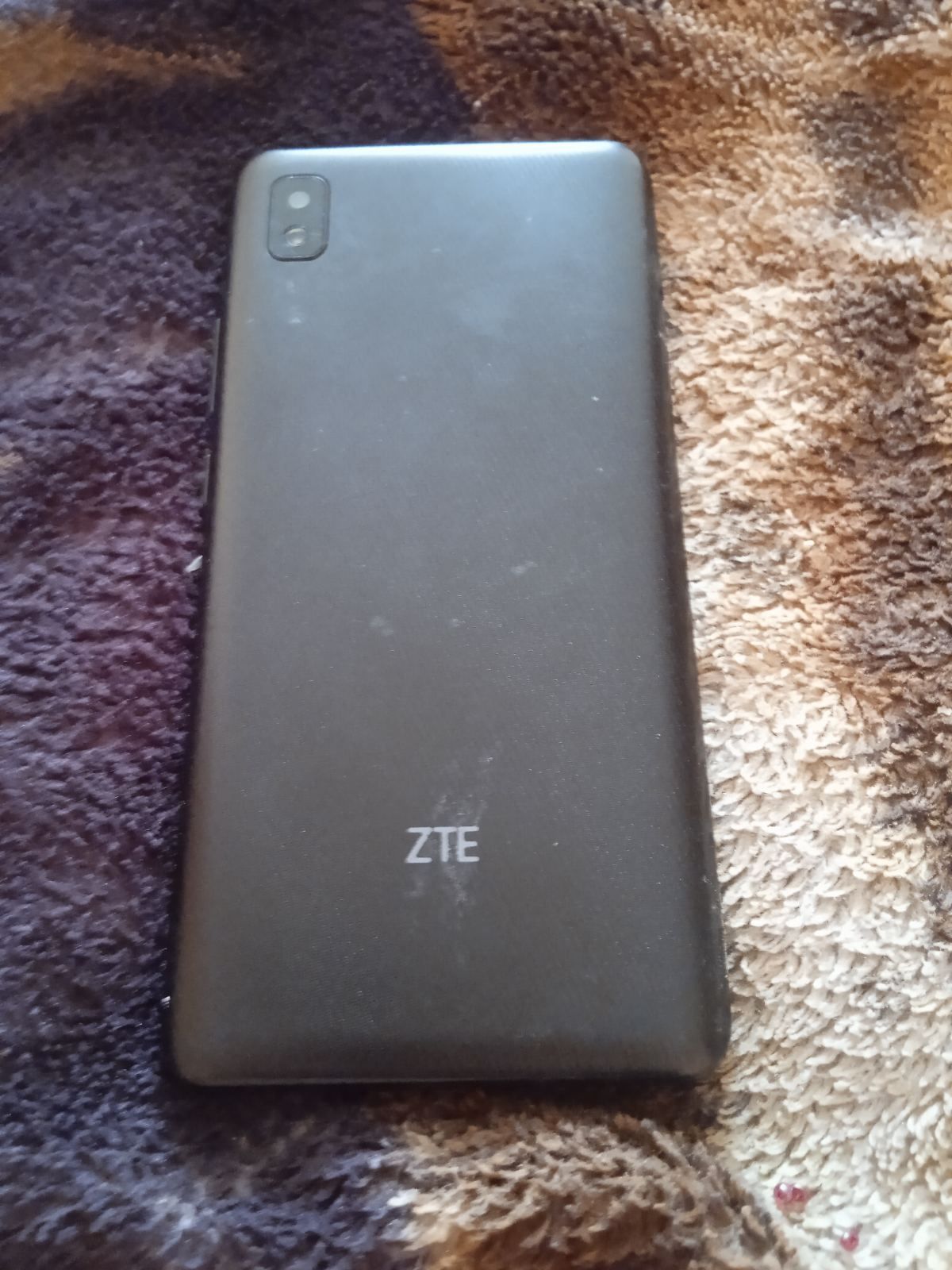 Продається телефон zte blade l210