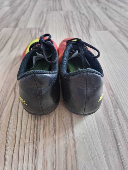 Buty piłkarskie korki Nike rozm. 38.5