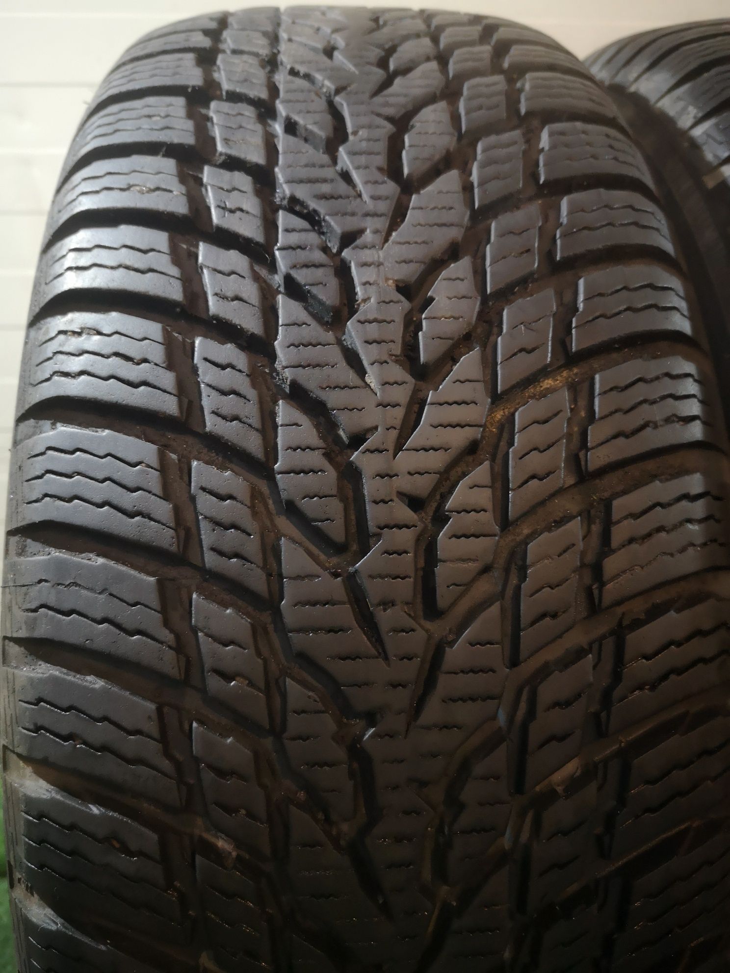 Opony zimowe Nokian WR snowproof 195 60 r15