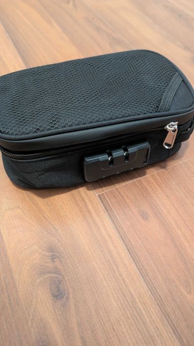 Stash box com locker. Saco à prova de cheiro com cadeado.