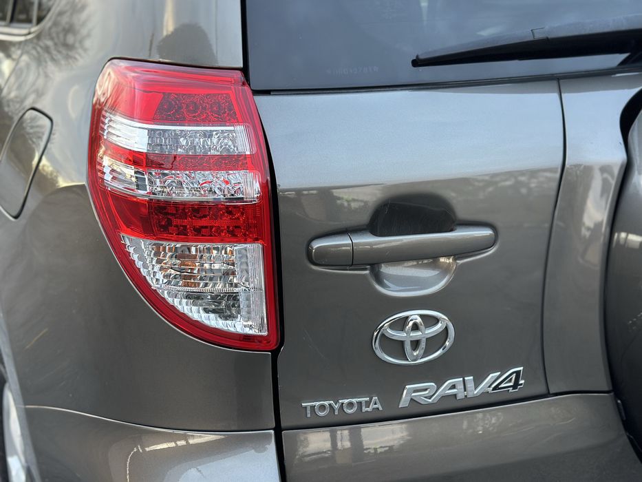 Продам Toyota RAV4 2011 год