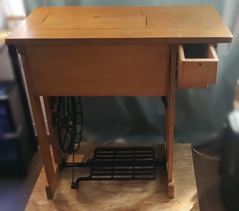 Szafka vintage pod maszynę do szycia Łucznik - oryginał PRL, 1974r.