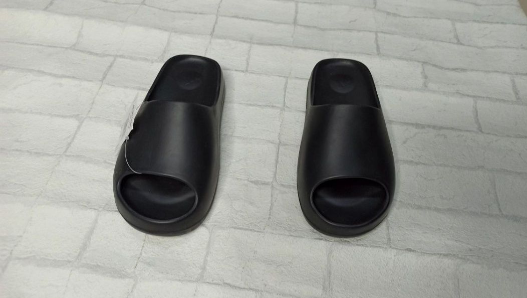 Шлëпки чëрные adidas Yeezy slide 6448