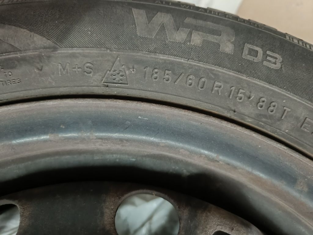 4 Opony Nokian całoroczne ze stalowymi felgami. 185/60/R15 88T XL